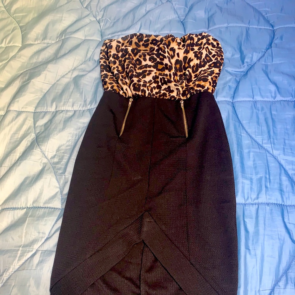 Dress leopard top/ black bottom